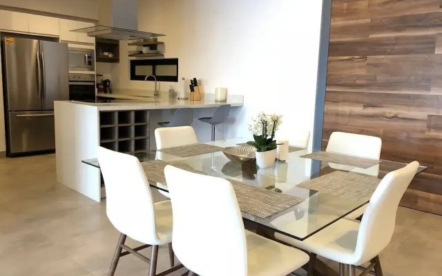 3-br Condo, Partial Ocean View, 2blocks From Ocean