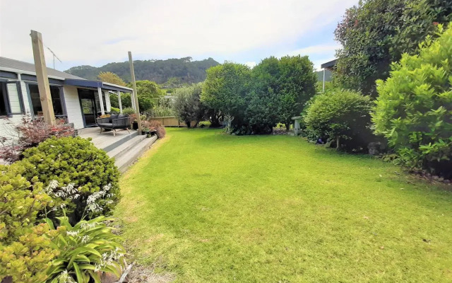 Cathedral Cove Connection