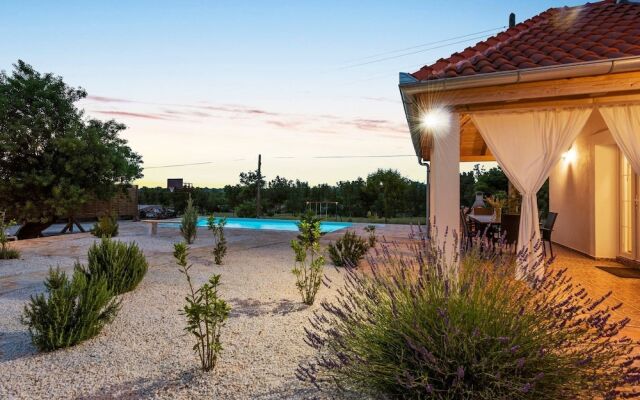 Charming House With Pool 10 Min From Sibenik