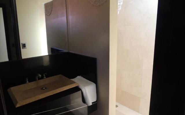 Hotel 1915 INN & SUITES