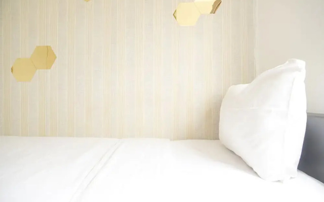 Modern And Classic 2Br At Green Pramuka City Apartment