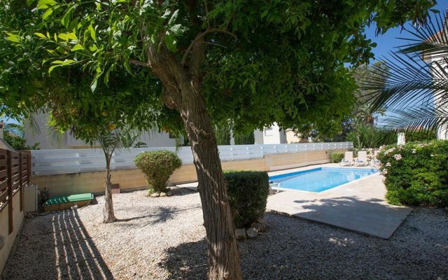 Villa Thekla - Modern 3 Bedroom Ayia Thekla Villa with Pool - Close to the Beach