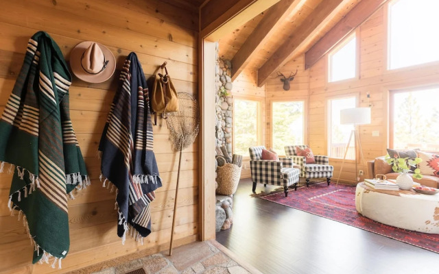 Wildwood by AvantStay   Cabin w/ 3 Decks, Ping Pong, Fire Pits, & Outdoor Grill