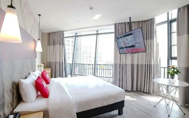 Ibis Chengdu Hi-Tech Zone Longhu Hotel