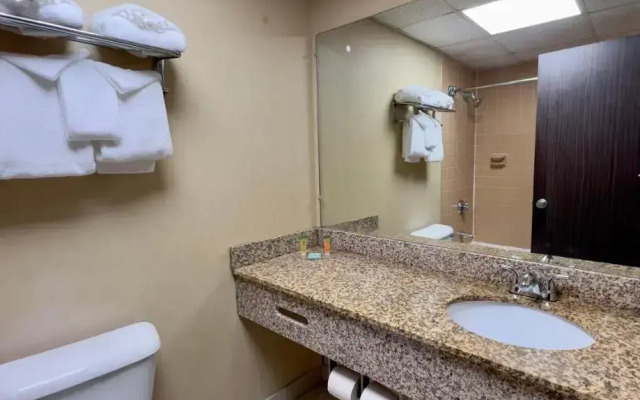 Ramada - Bradley Airport