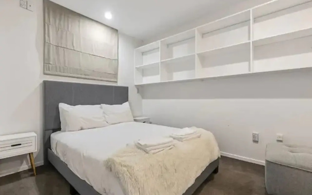 Beautiful Sky Tower View Home W/ Free Parking