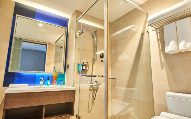 Holiday Inn Express Kaohsiung Love River by IHG