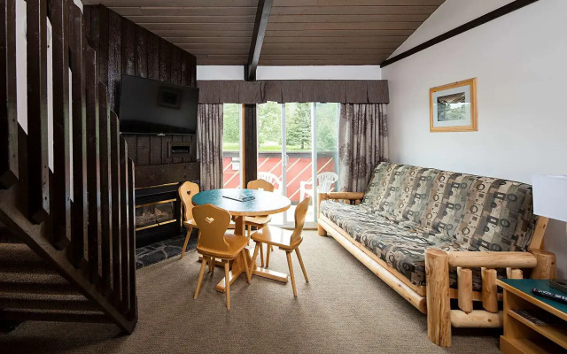 Rocky Mountain Ski Lodge