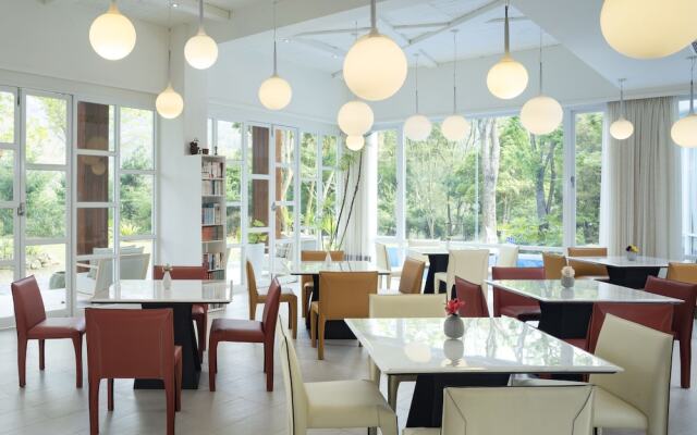 Aroundthetree Hermitage Manor