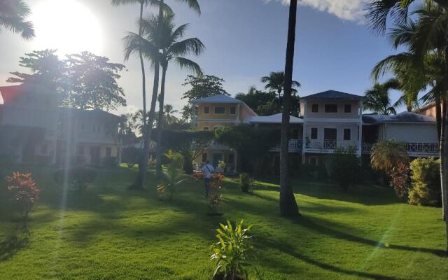 Apartment with pool & garden in beach area