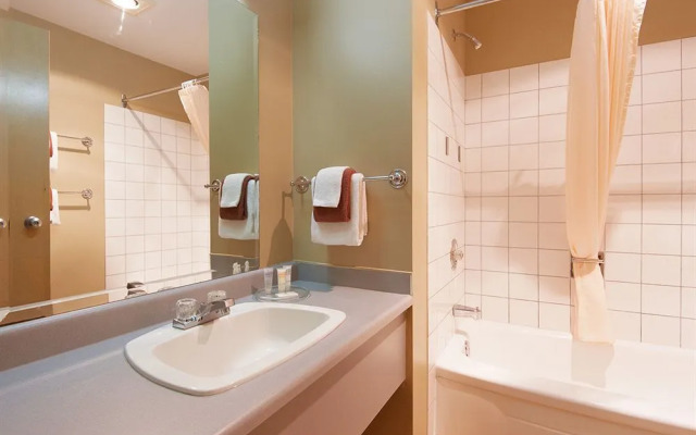 Fernie Slopeside Lodge