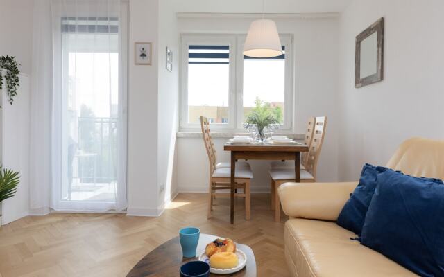 Warsaw Apartment Dobra by Renters