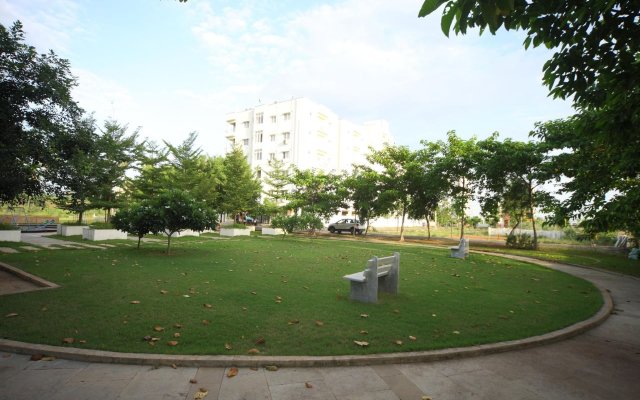 The Lawns By OYO Rooms