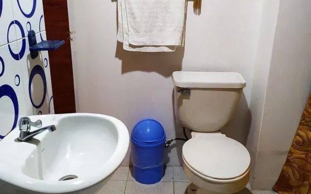 Hostal Latitud Ecuem