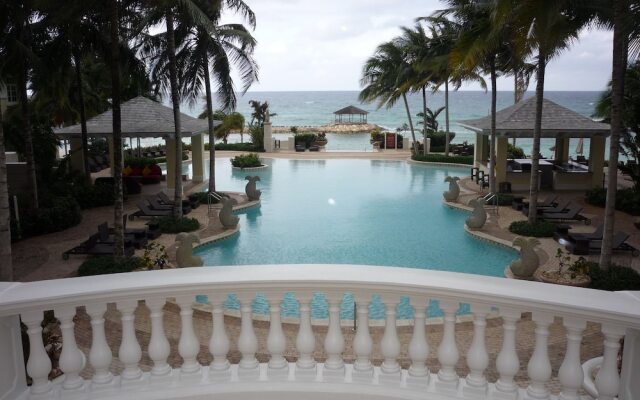 Palmyra Luxury Beach Condo
