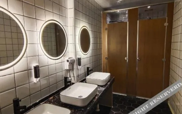 Sheng 45 Youth Hotel