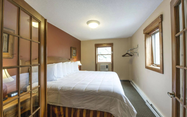 Silver Moon Inn