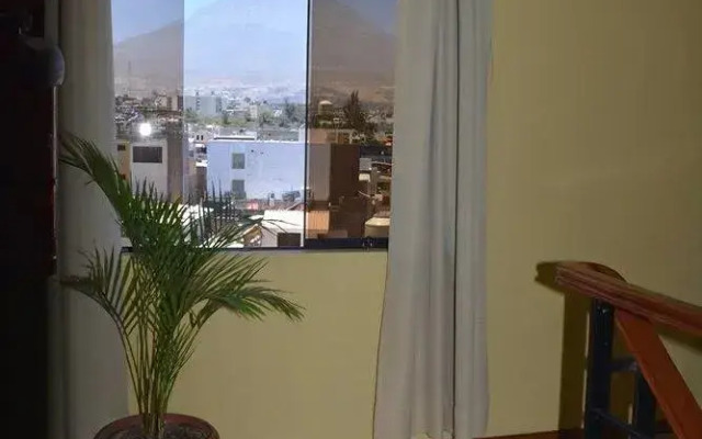 Tulipanes Hotel Aqp