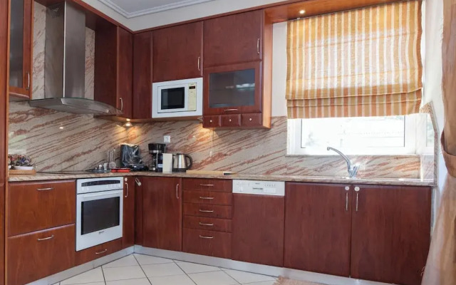 Luxe 3 Bd Penthouse 5 Min from Drosia