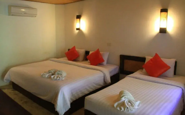 The Hub Erawan Resort