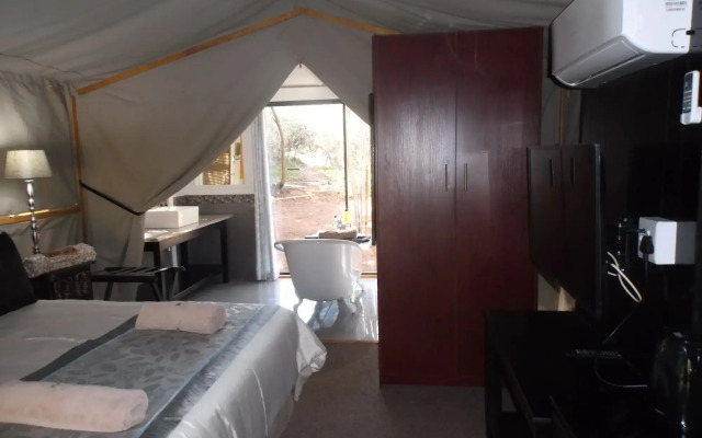 Old Mill Lodge, Working Ostrich Farm & Restaurant, Oudtshoorn