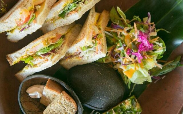 Keiki BeachHouse & Cafe