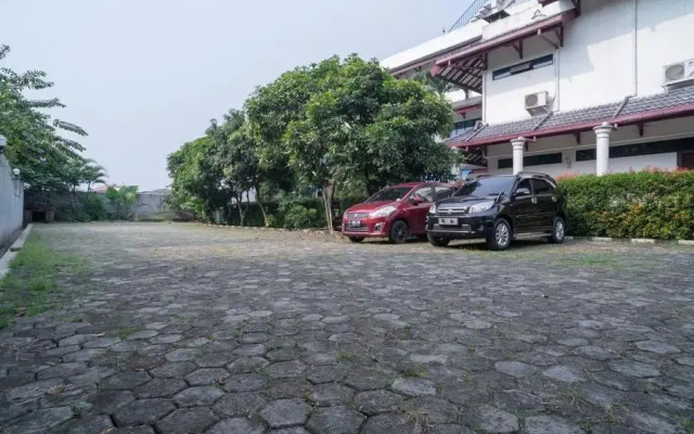 RedDoorz Plus near Pasar Anyar Bogor