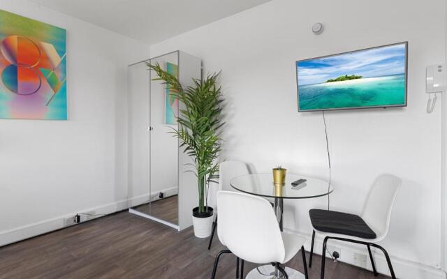 Exeter City Centre Apartments Stoop Apartment