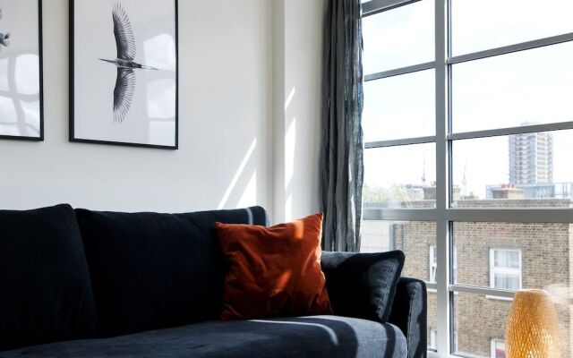 Panoramic Peckham Home by the Overground Station