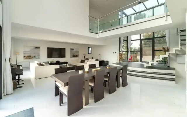 high luxe Villa Cannes 6bdrooms heated pool Sauna cinema room