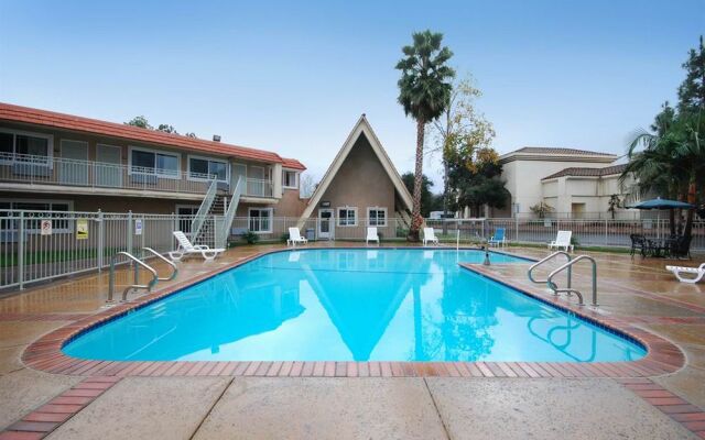 Quality Inn & Suites Thousand Oaks - US101