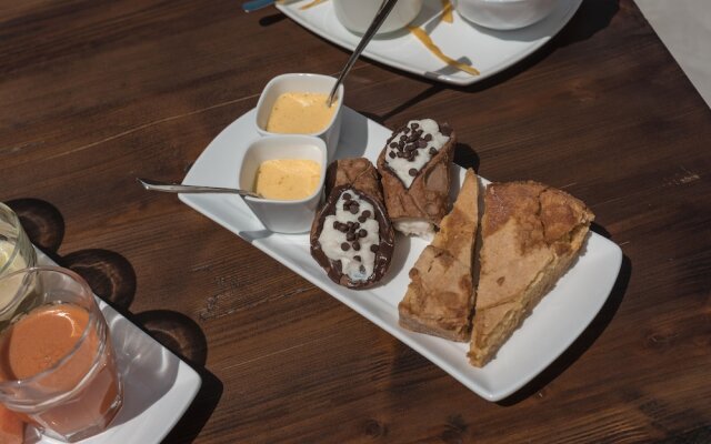 Calacala rooms, restaurant & farm experience