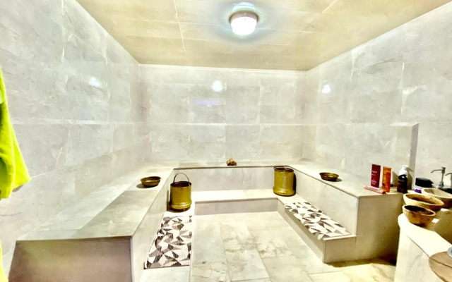 Prestige Hotel