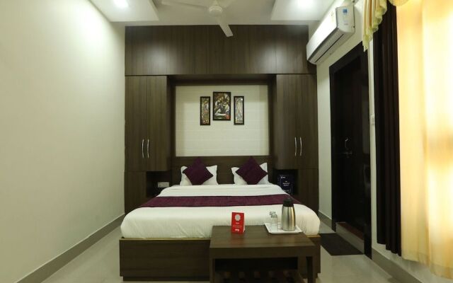 OYO 10472 Hotel Queen