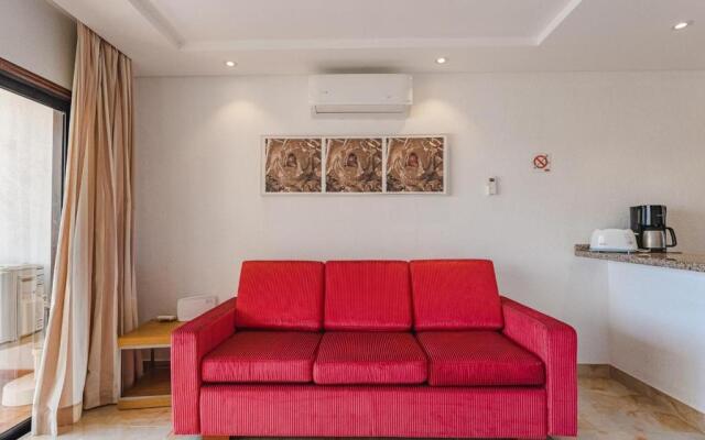 349 ROYAL PARK ALBATROS POOL, TERRACE and AC