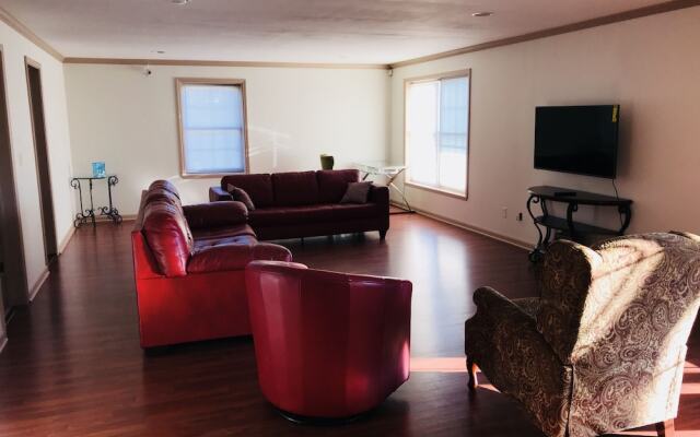 New Albany 3 BR Walkout Apartment