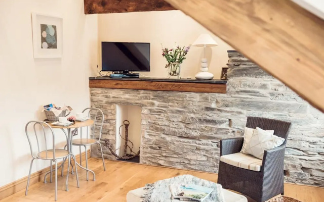 Apartmentsleeps3-garden-hottub-parking