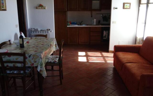 Casa Leonardo, Montaione, Mura