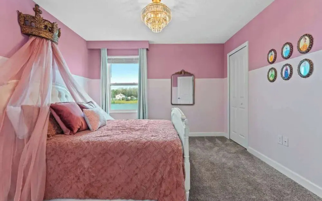 Themed 7bedroom and Pool 18 Guests