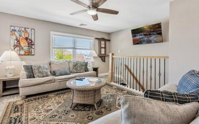 Close to AC Steps to Beach Parking