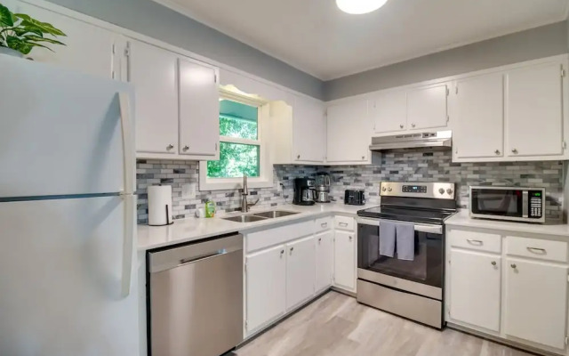 Bella Vista Vacation Rental Near Lake Access!
