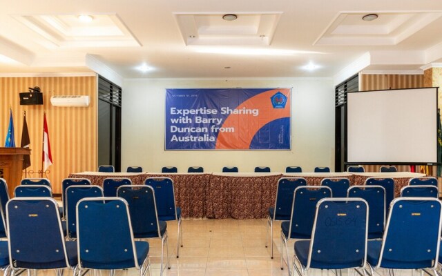 RedDoorz Plus Syariah near Java Supermall Semarang 2
