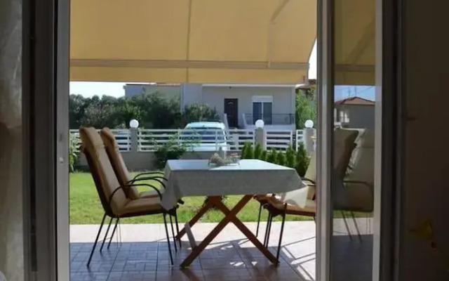 Inviting 2-bed Apartment in Nikiti, Greece