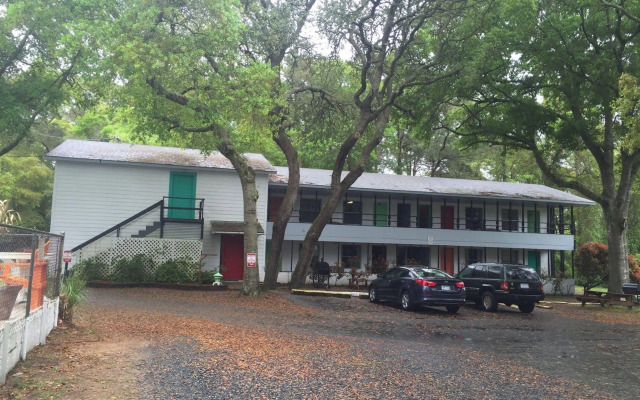 Captain's Cove Motel