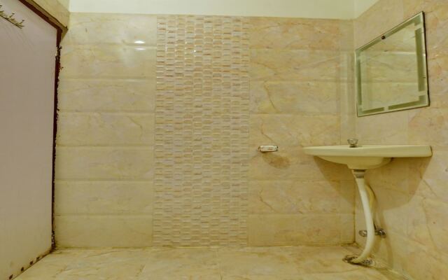 OYO 2061 Hotel New Holiday Inn