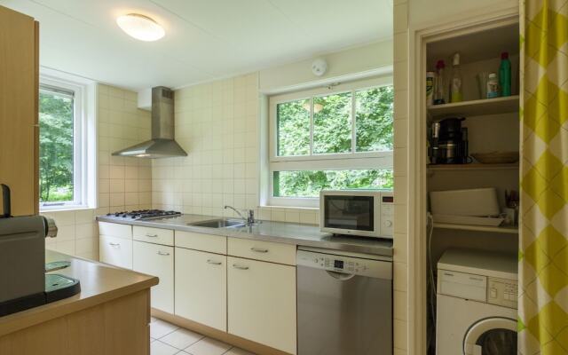 Attractive Holiday Home in Vrouwenpolder With Fenced Garden