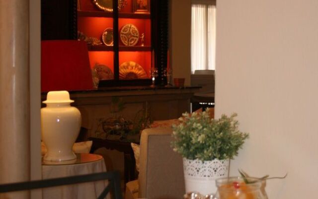 Sevilla Embassy All i-n eed