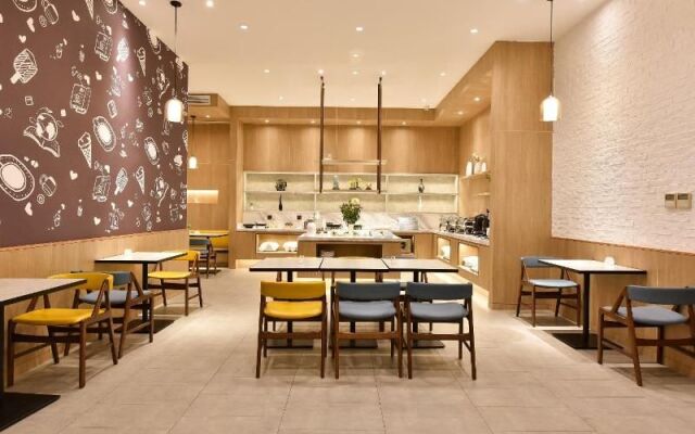Hanting Youjia Hotel (Beijing Daxing New Media Industrial Base)