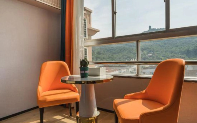 Greentre Carrey Light Luxury Hotel (Taizhou Luqiao Zhongsheng Plaza)