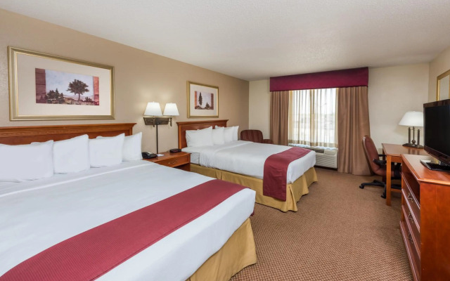 Seasons Inn & Suites Highland